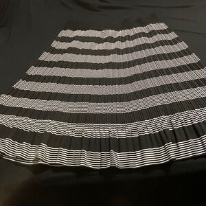 Metro Wear Elegant Black Skirt